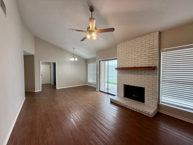 Building Photo - 115 Rattan Dr