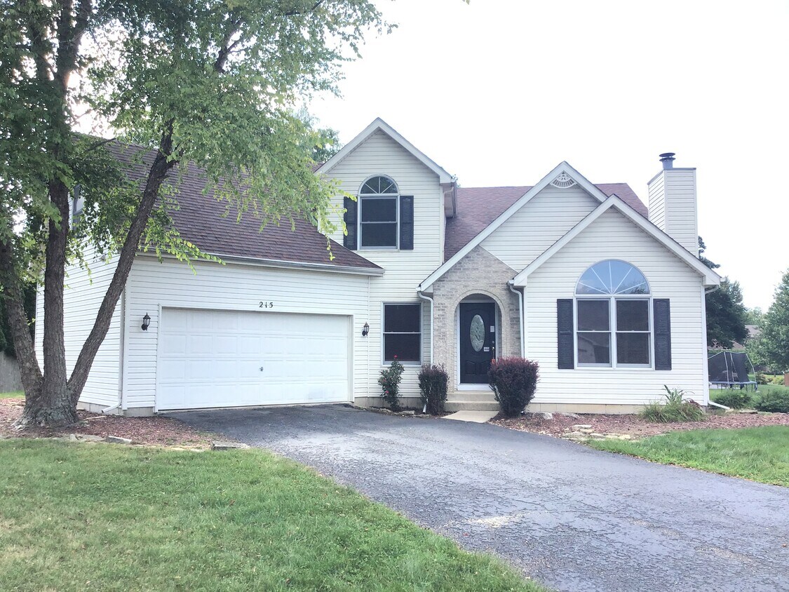 Primary Photo - 215 Cambridge Court