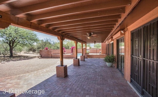 Building Photo - 4 br, 3 bath House - 9055 E Bear Creek Drive