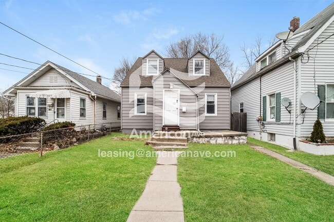 Building Photo - 727 W Thrush Ave