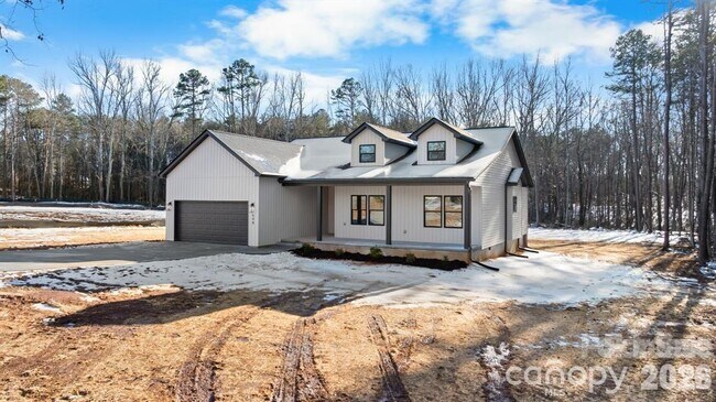 Building Photo - 548 Car Farm Rd