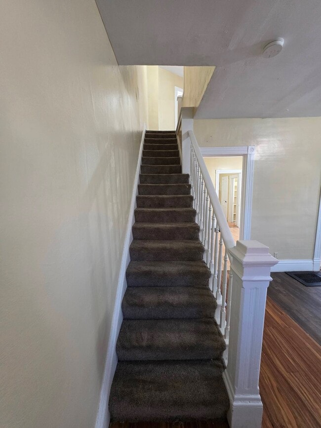 Building Photo - 1614 5th Ave