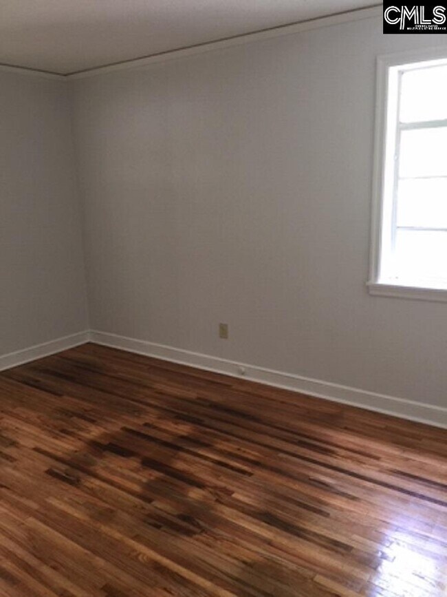 Building Photo - 2702 Parkwood Dr