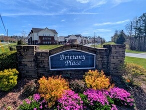 Building Photo - Brittany Place Hendersonville