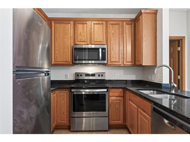 Foto del edificio - 6581 Olive Ln N