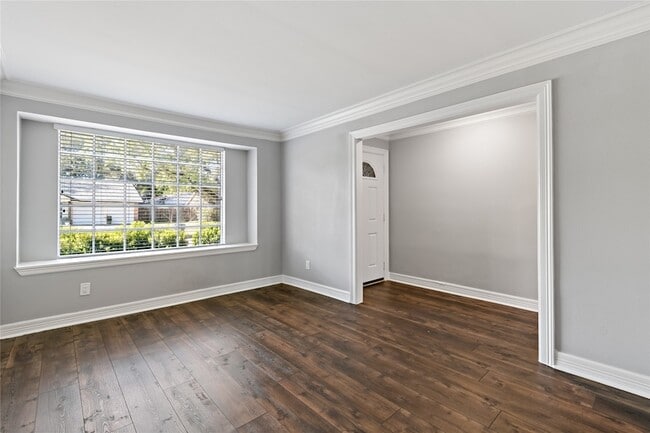 Foto del edificio - 5806 Ludington Dr