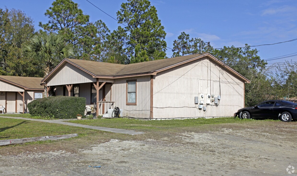 Foto del edificio - 3423-3431 Orchard Wood Rd