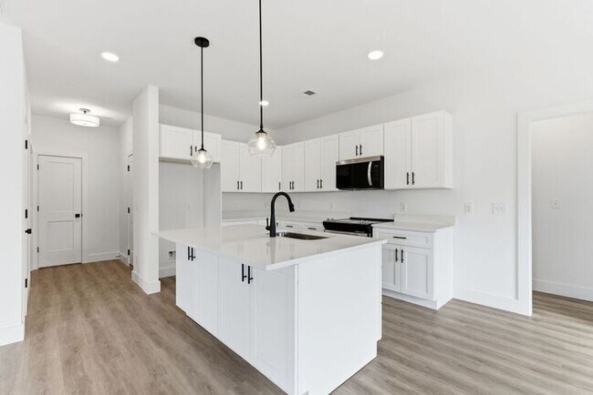 Foto del edificio - Brand New Home in Old Hickory - Golf Course Views - Pet Friendly
