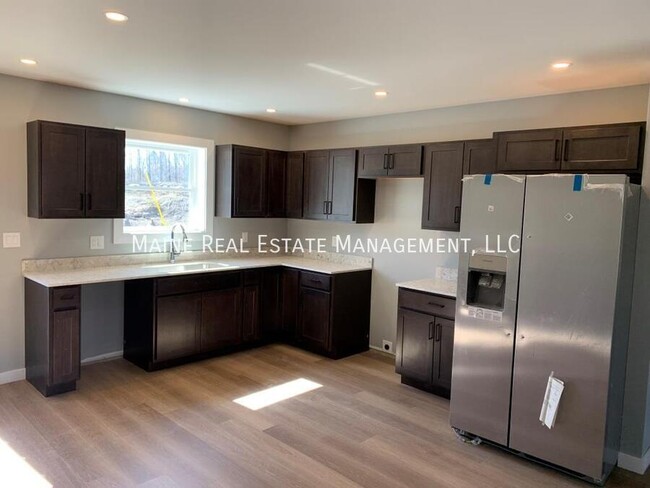Foto del edificio - 599 Pine Tree Rd