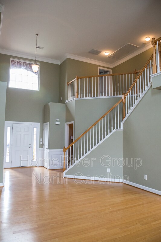 Foto del edificio - 2621 Sierra Chase Dr
