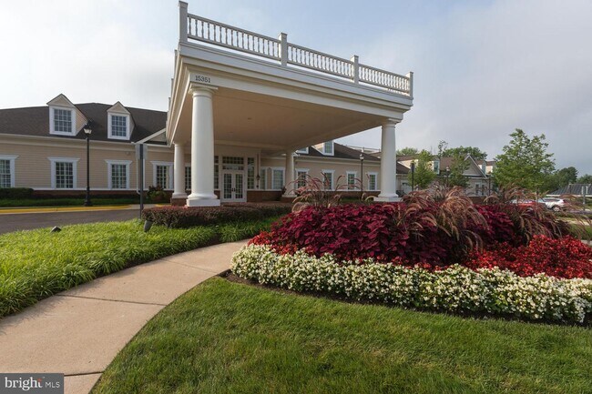 Foto del edificio - 15231 Royal Crest Dr