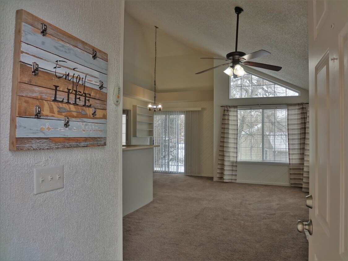 13814 E Lehigh Ave Unit D, Aurora, CO 80014 Condo for Rent in Aurora