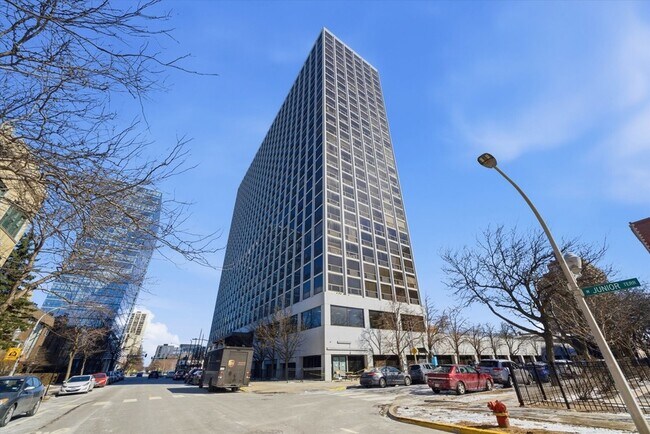 Foto del edificio - 4343 N Clarendon Ave
