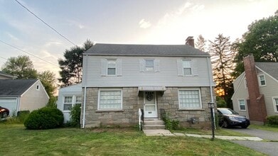 Building Photo - 1607 Main St