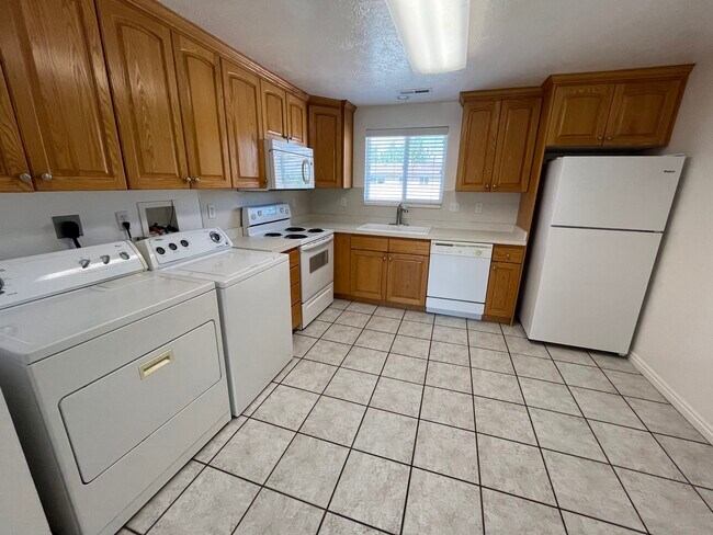 Kitchen - 363 E 1500 S