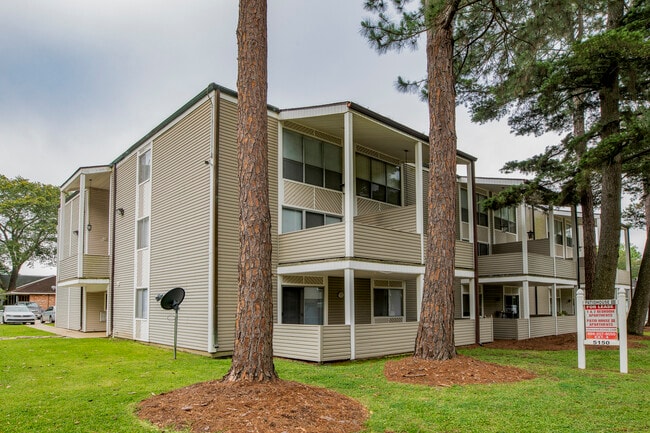 Building Photo - Patiohouse Apartments