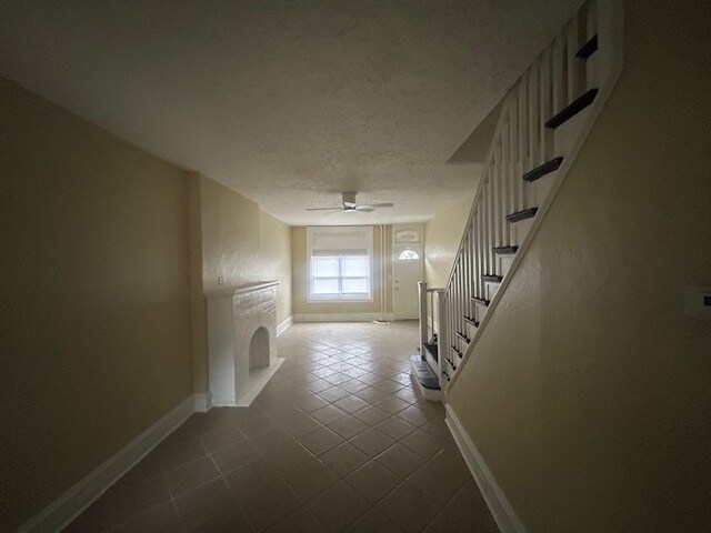 Building Photo - 1030A Elm St
