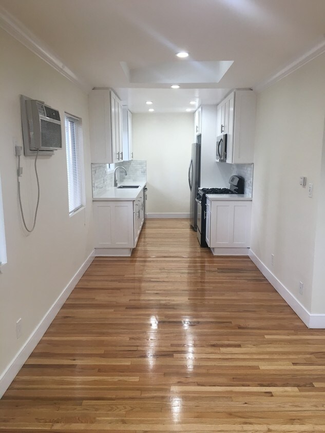 Foto principal - 532 N Croft Ave