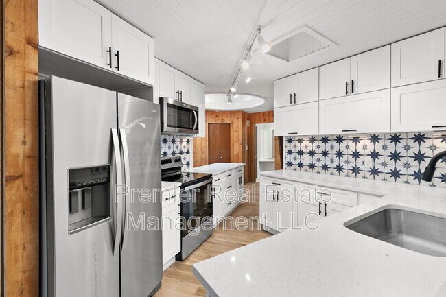 Building Photo - 5905 E Maplewood Ave