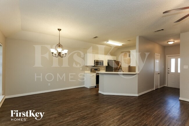 Building Photo - 805 Shadybrook Ln