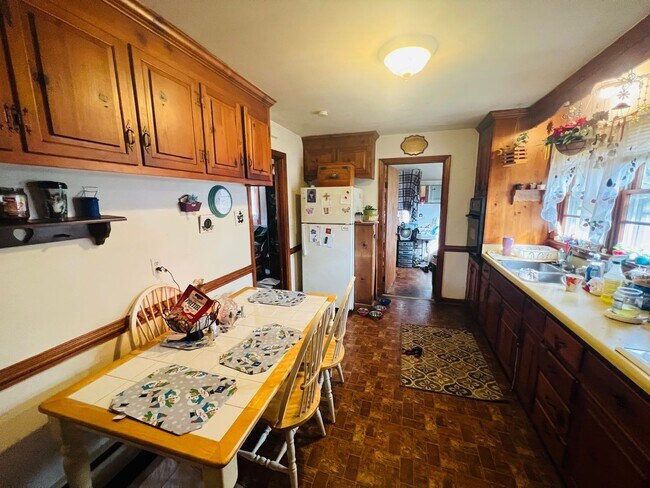 Foto del edificio - Adorable 3bdrm/1bth Brich Rancher Convenie...