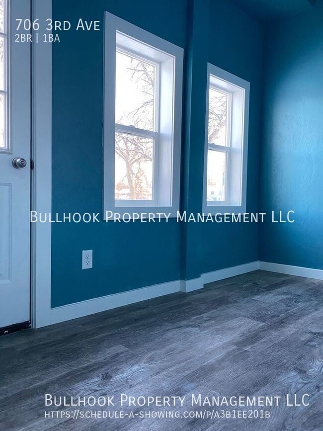 Building Photo - 706 3rd Ave