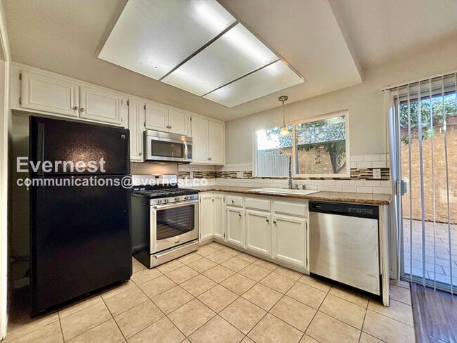 Foto del edificio - 8347 Burnet Ave