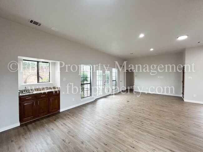 Foto del edificio - 806 Cresside Ln