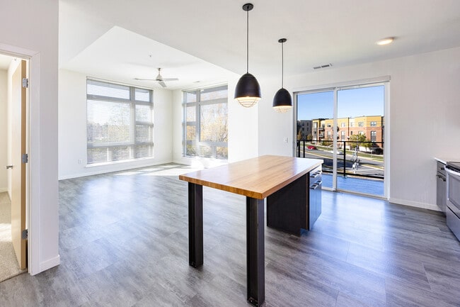 Building Photo - Prima