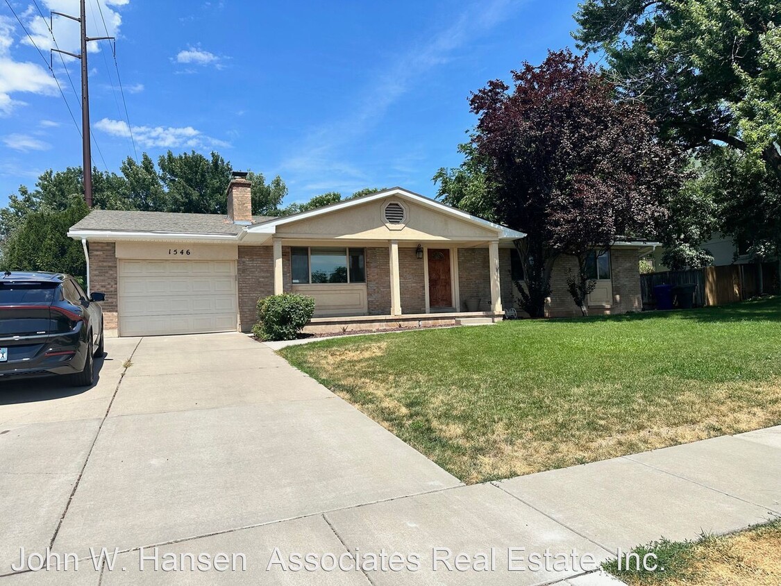 Primary Photo - 5 br, 2.5 bath House - 1546 Shadow Valley ...