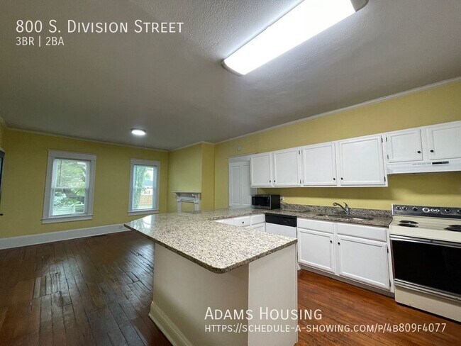 Foto del edificio - 800 S Division St