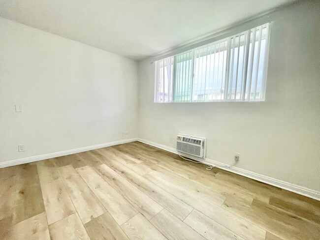 Foto del edificio - 6062 Fulton Ave