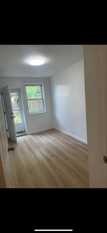 Building Photo - 2957 Shore Pkwy