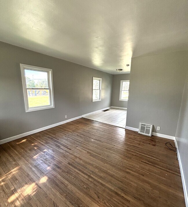 Foto del edificio - 1254 W Mullan Ave