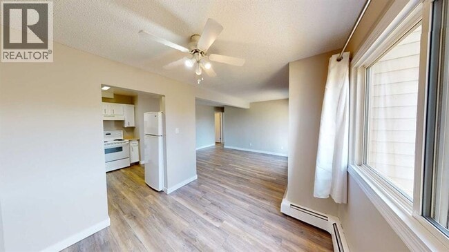 Building Photo - 10201-10108 108 Ave