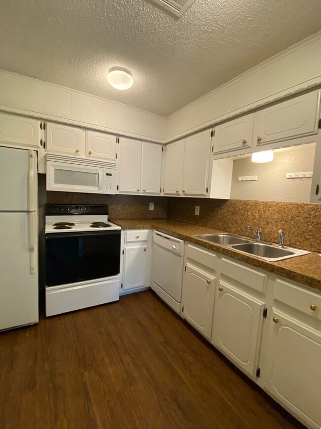 Building Photo - Sapulpa Duplexes 1811-1813