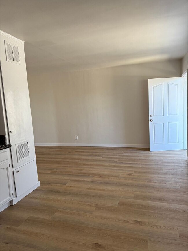 Photo - Makee Ave Apartment