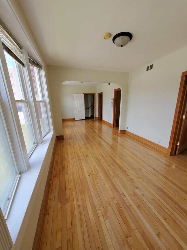 Building Photo - 3721 W Belmont Ave