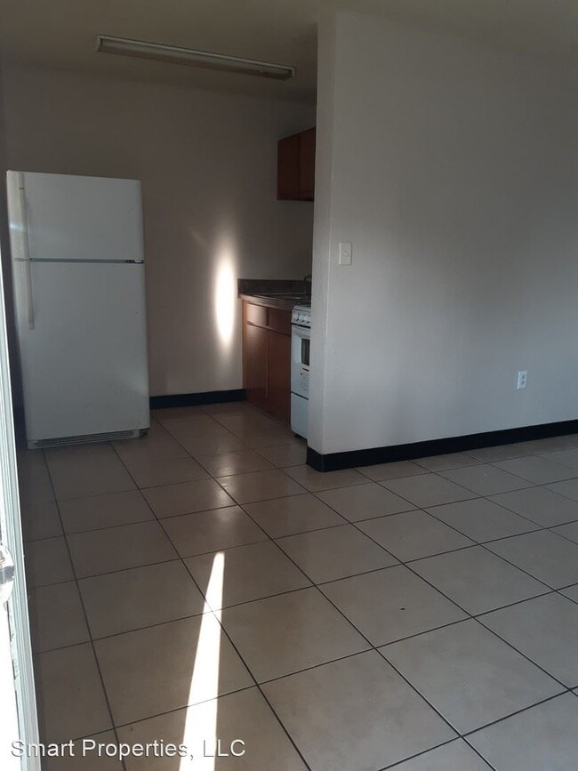Building Photo - Studio, 1 bath House - 510 Silver St Apt 3