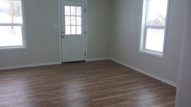 Foto del edificio - No pets, please! Adorable home near Shasta Elementary School!