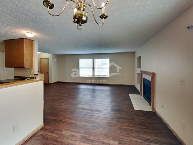 Foto del edificio - 3210 Canyon Bluff Drive