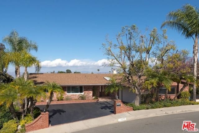 Foto principal - 15671 Royal Ridge Rd