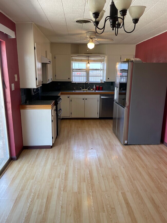 Cocina - 1506 S Iowa St