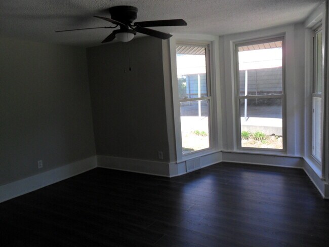 Foto del edificio - 1241 Johnson Ave