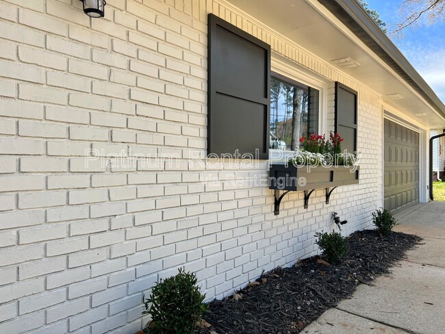 Photo - 212 Fernbank St House