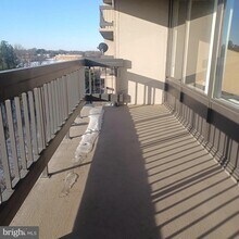 Building Photo - 3705 S George Mason Dr