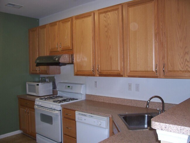 Building Photo - 157 Valmore Ct