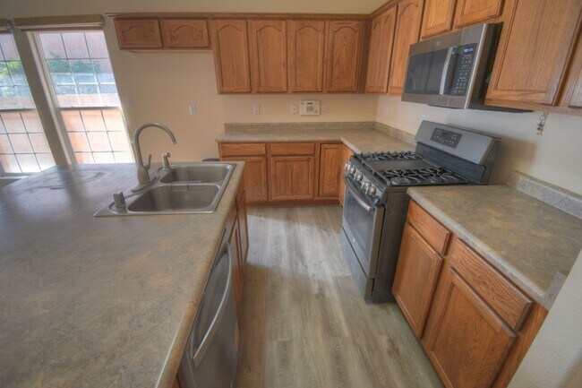 Foto del edificio - 908 Tumulus Dr NW
