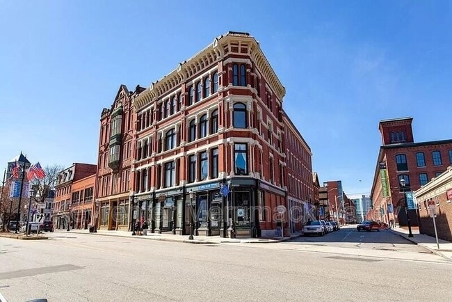 Building Photo - 219 Central St