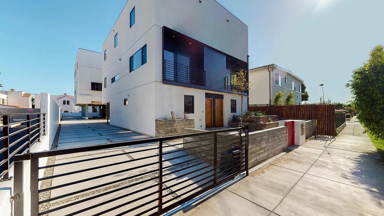 Foto principal - 3820 1/2 Montclair St